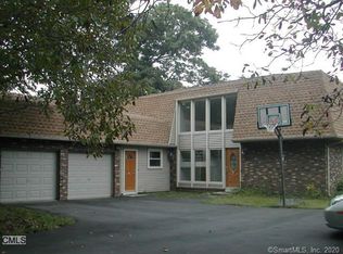 71 Maple Ave, Shelton, CT 06484