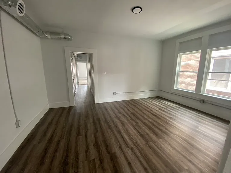 13000 Buckeye Rd #10 — Photo 3