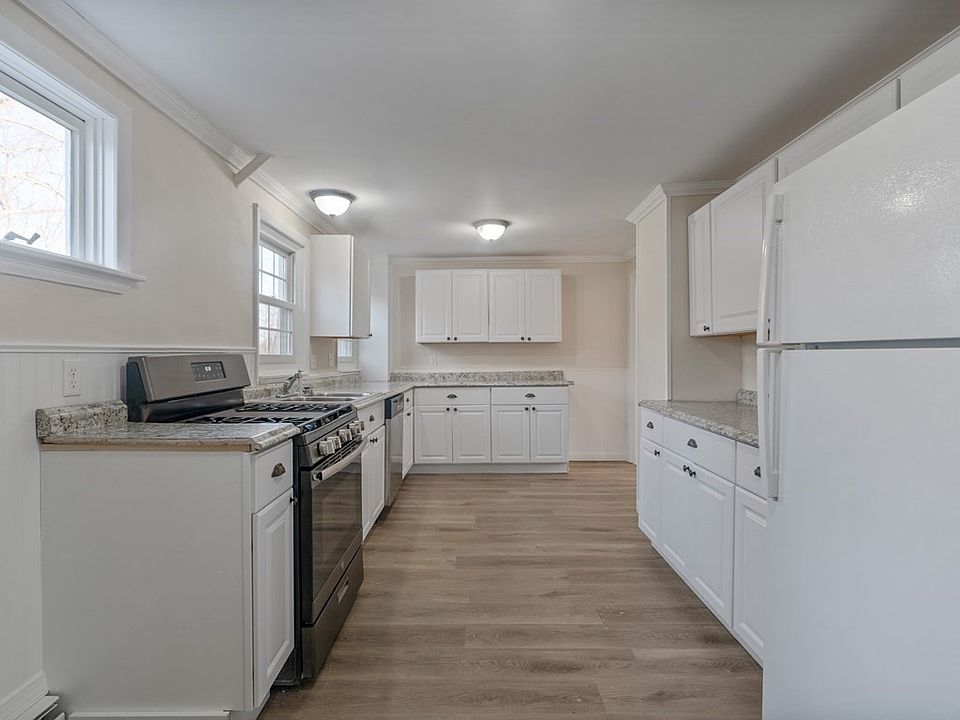 22 Mendon St, Blackstone, MA 01504 Zillow