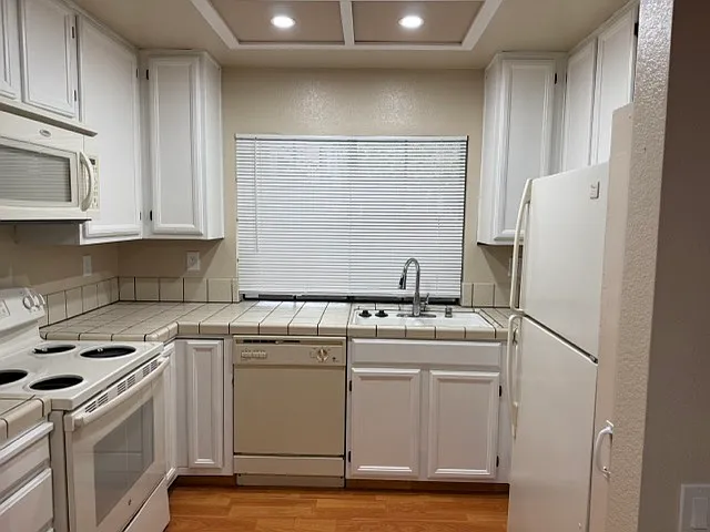 467 Costa Mesa Ter #D — Photo 1