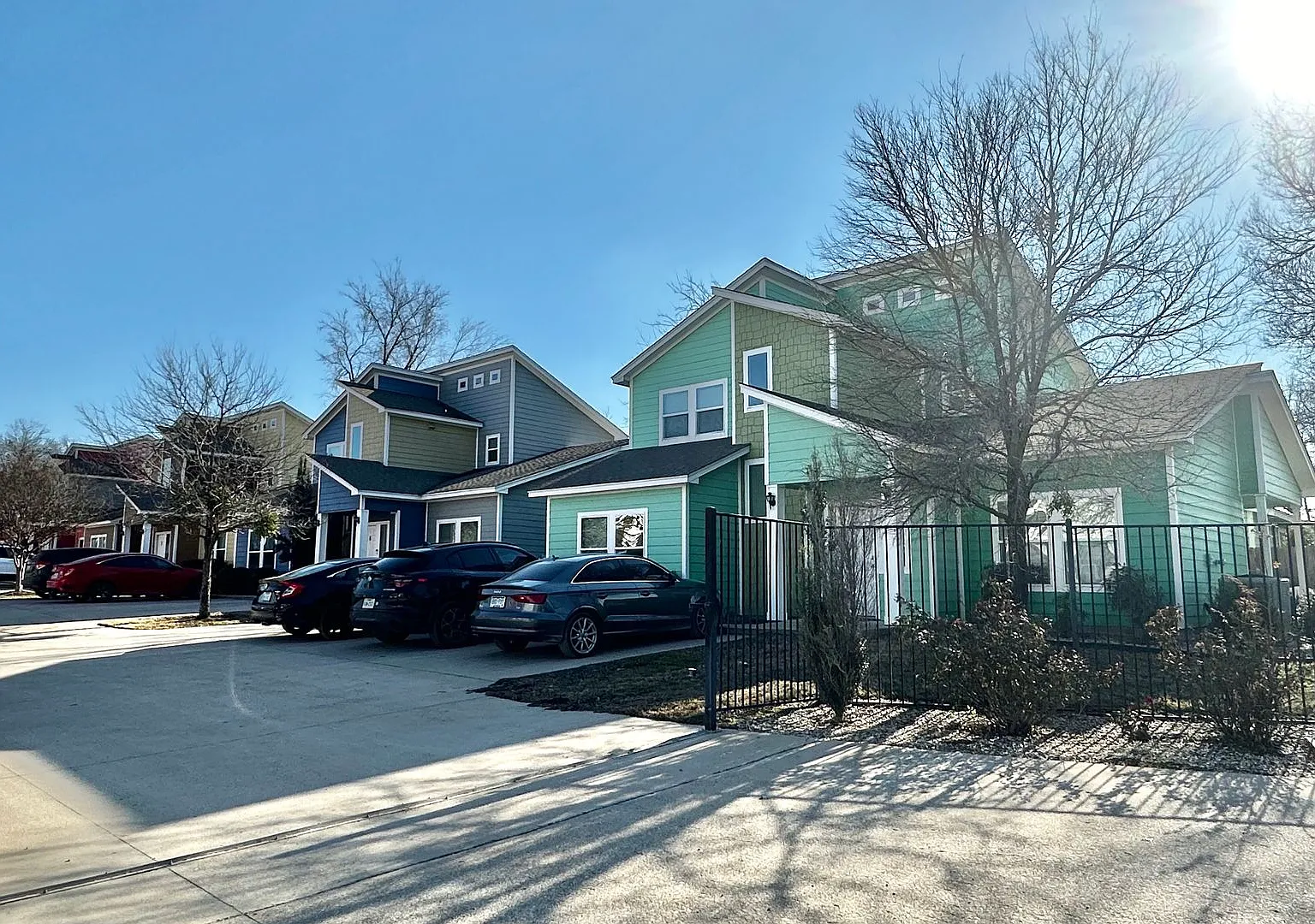 Colorful Modern 4/4 Townhomes in the Baylor Bubble! — Photo 1
