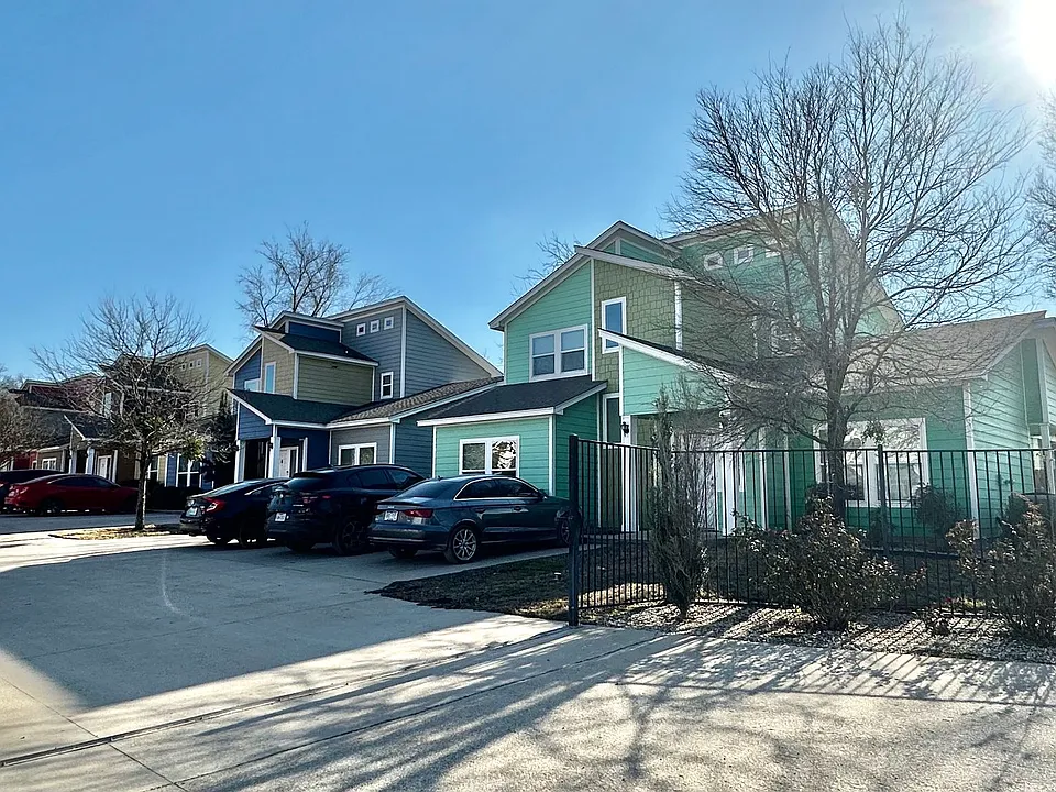 218 Gurley Ln