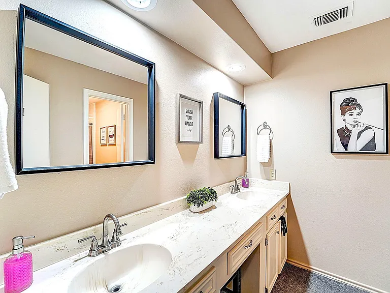 8111 Pine Green Ln — Photo 32