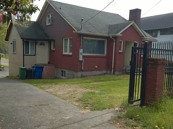 3rd image of 5982 Rainier Ave S