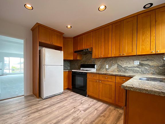 2nd image of 2834 Wawona St
