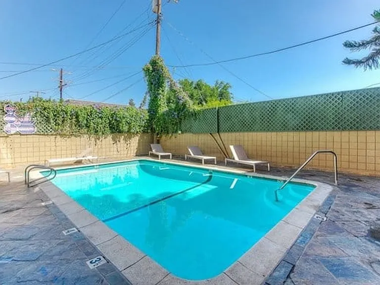 1134 N SYCAMORE AVE — Photo 6
