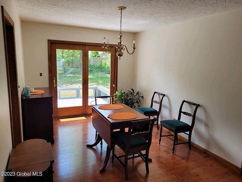 4th image of 12 Pleasant Lane