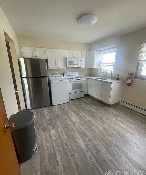 1160 Roosevelt Ave — Photo 3