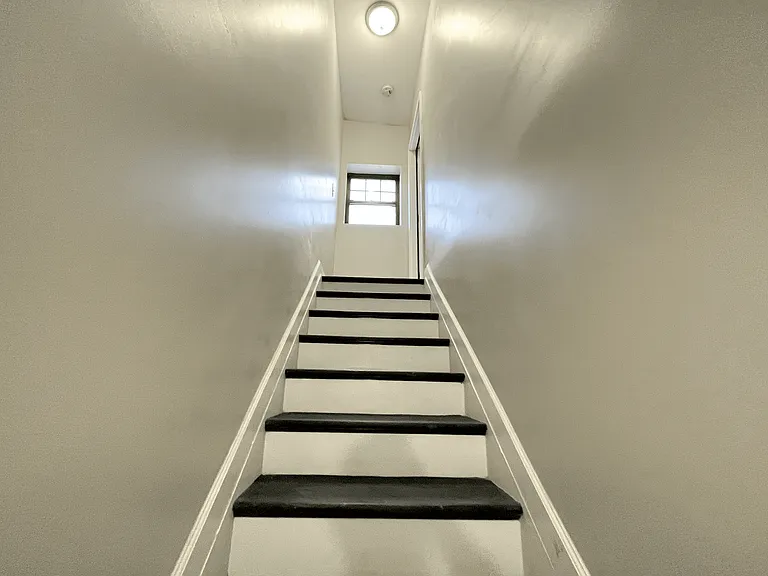 200 E 22nd St #2 — Photo 5