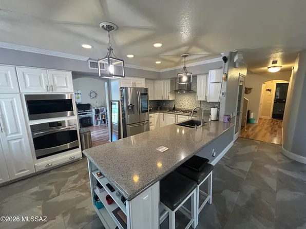 10020 E English Woods Rd, Tucson, AZ 85748