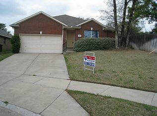 520 Cross Ridge Cir N, Fort Worth, TX 76120