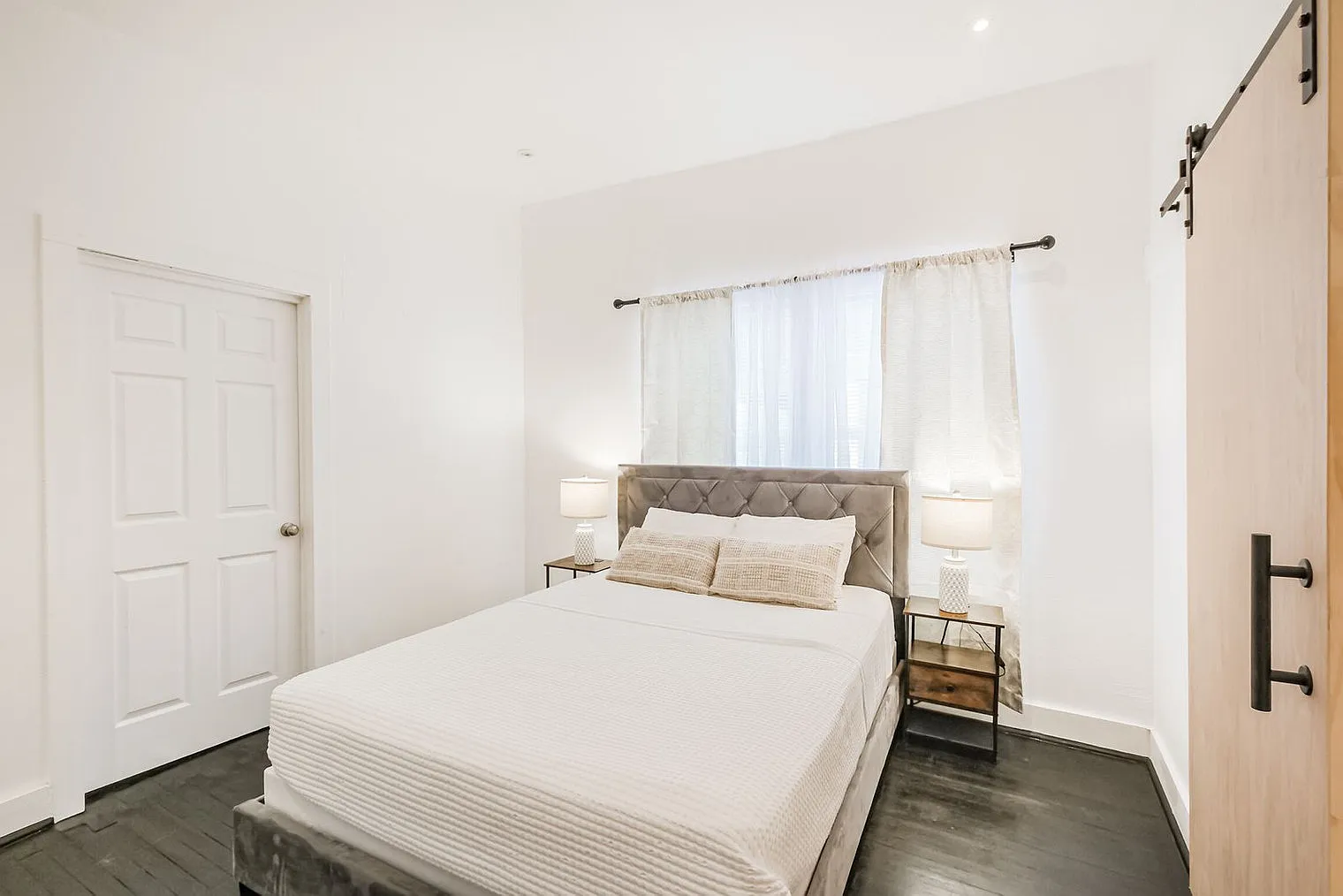3 bed, 2.0 bath, 1334 sqft, $3,138 — Photo 4
