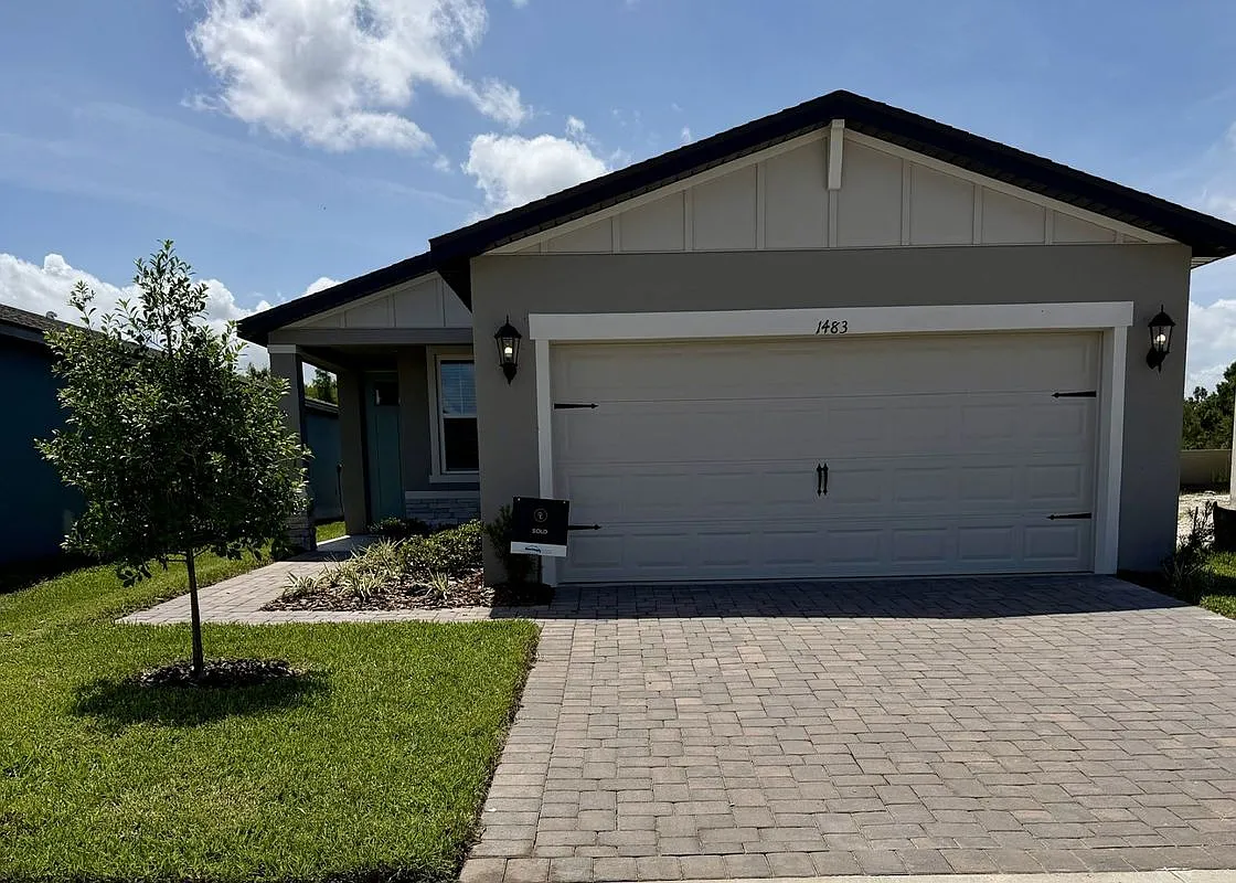 4 bed, 2.0 bath, 1687 sqft, $2,495 — Photo 2