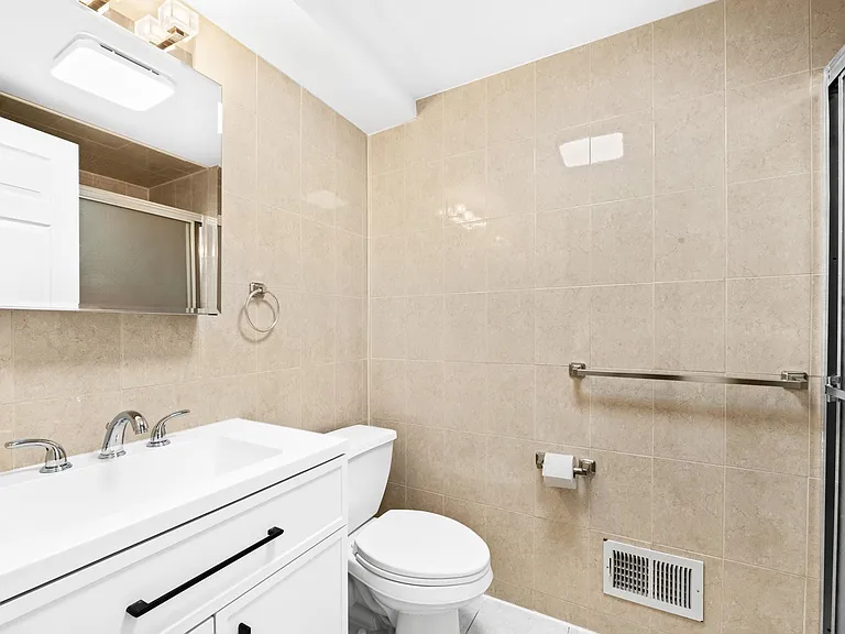 14 Elizabeth St #1 — Photo 15