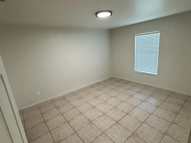5027 Benton St — Photo 7