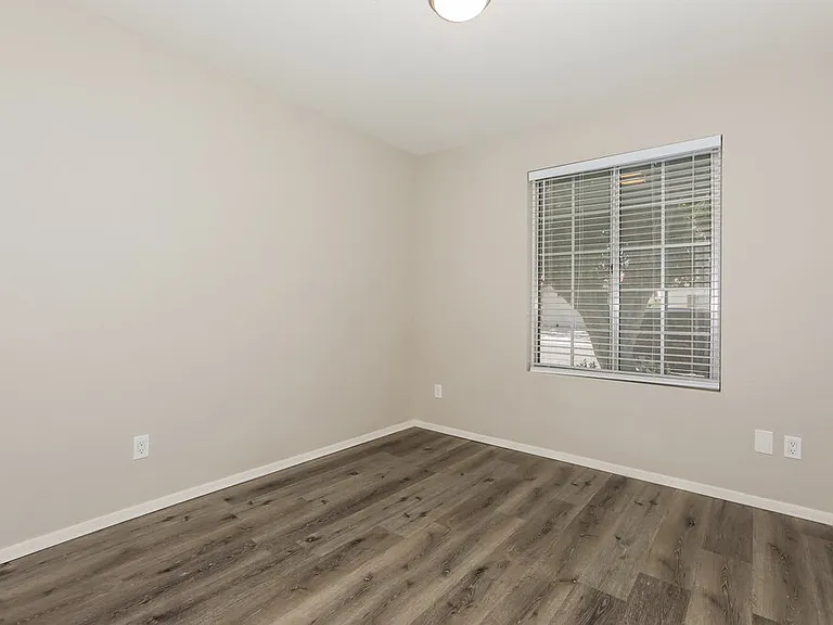 1922 E Cortez Dr — Photo 16