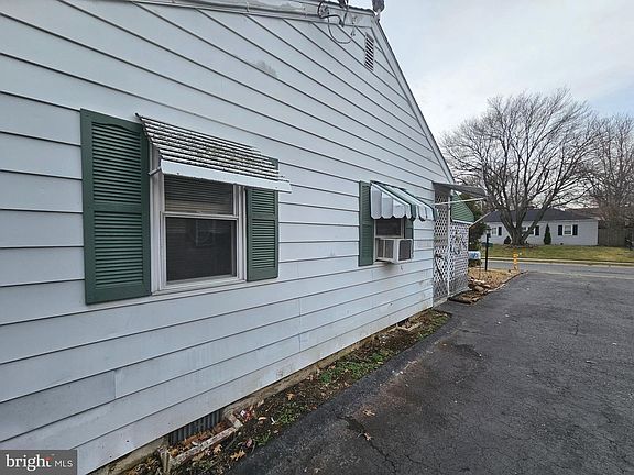 3rd image of 16 Lea Rd