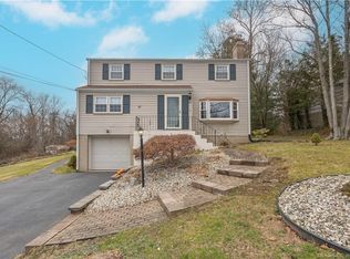 19 Eastwood Dr, Plainville, CT 06062