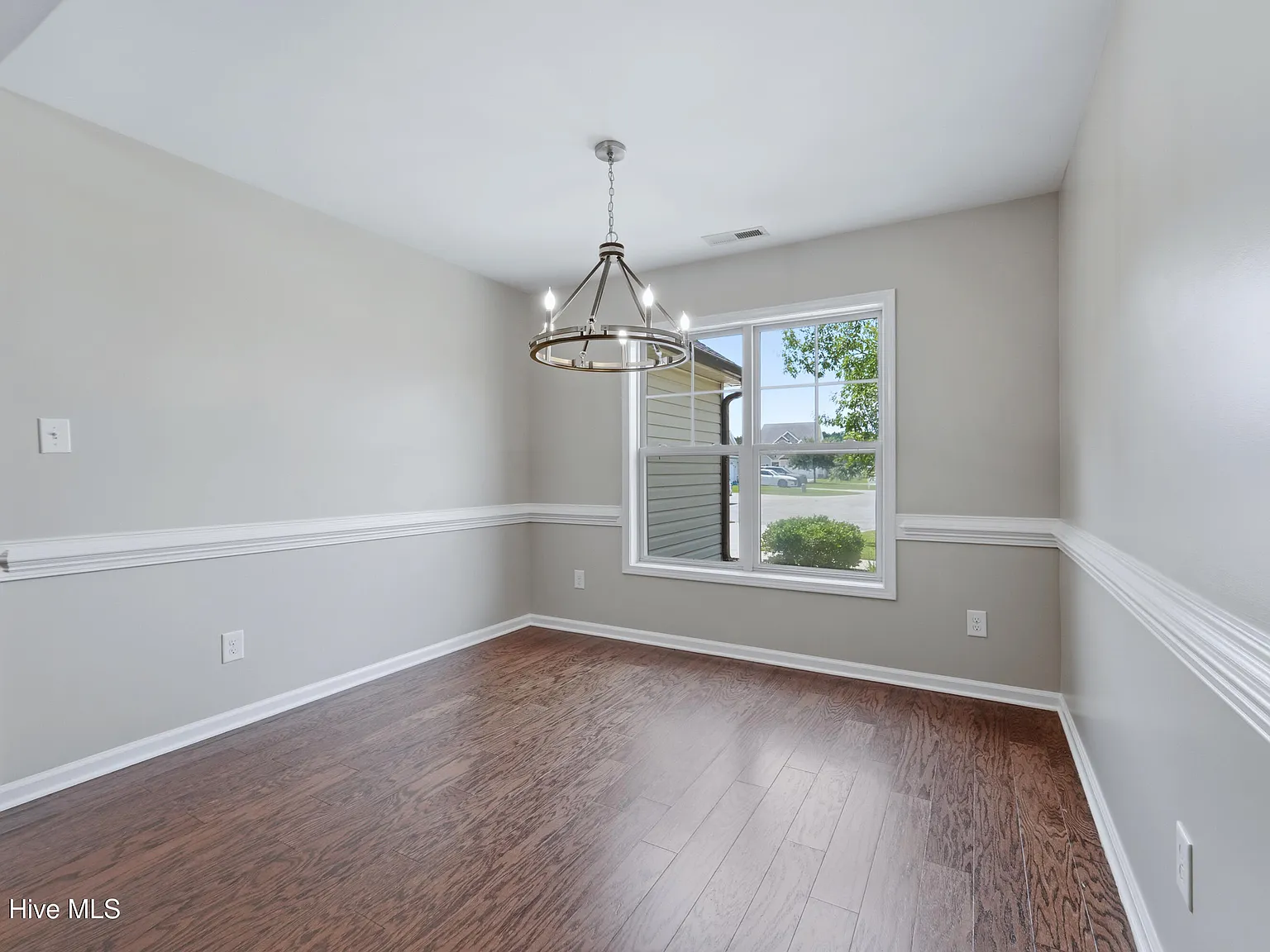 3 bed, 2.0 bath, 1565 sqft, $1,795 — Photo 1