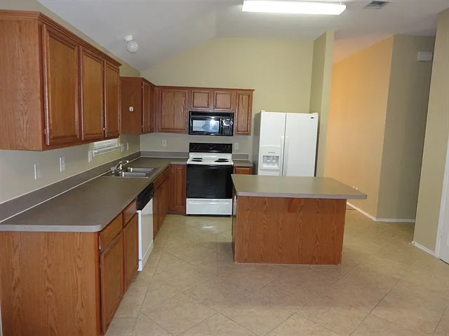 Building Photo - 903 Plumeria Dr