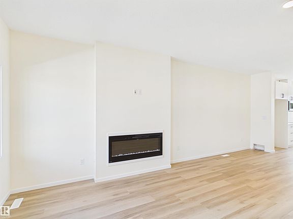 5th image of 1092 McLeod Ave