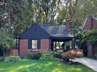 1897 Stanhope St, Grosse Pointe Woods, MI 48236