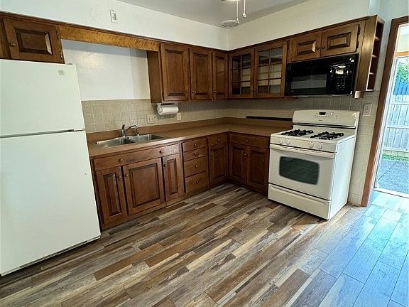 4th image of 3449 Wayside Dr