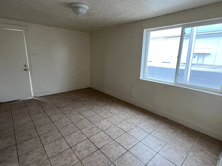 744 N Miranda St — Photo 4