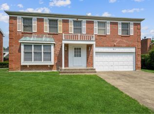 24 Sunset Rd W, Albertson, NY 11507