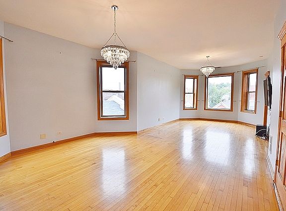2nd image of 1425 N Washtenaw Ave APT 3
