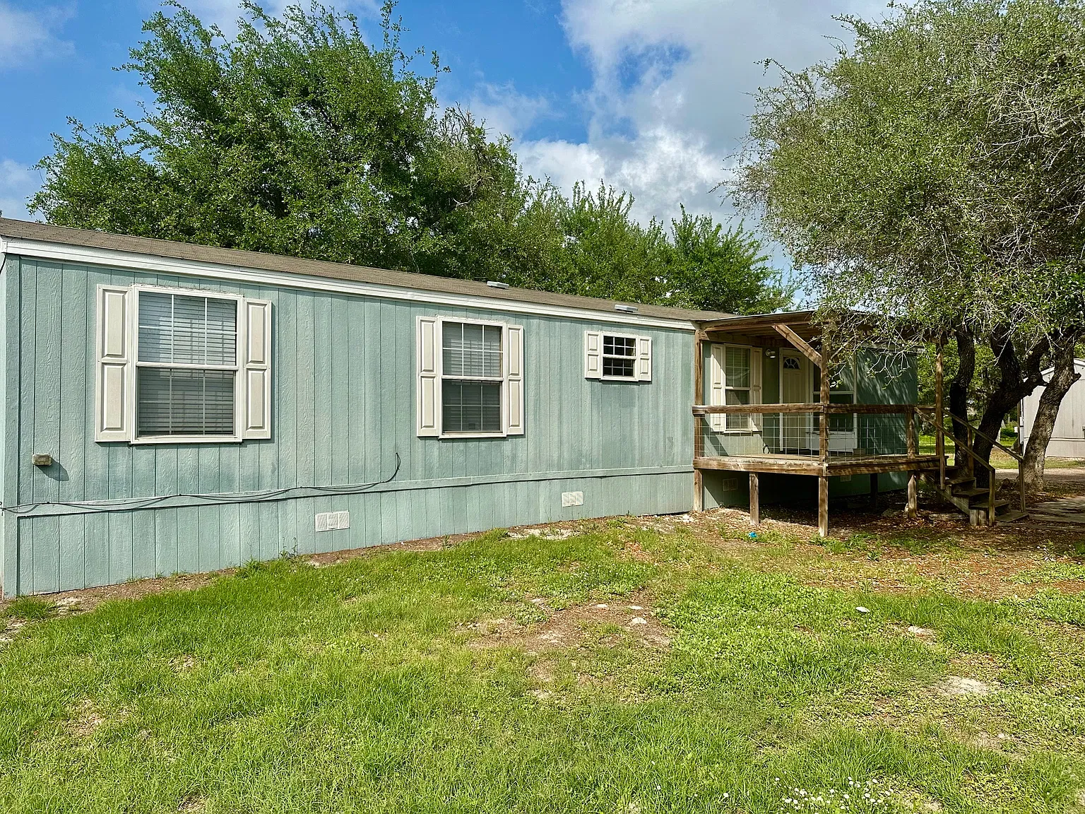3 bed, 896 sqft, $1,350 — Photo 2