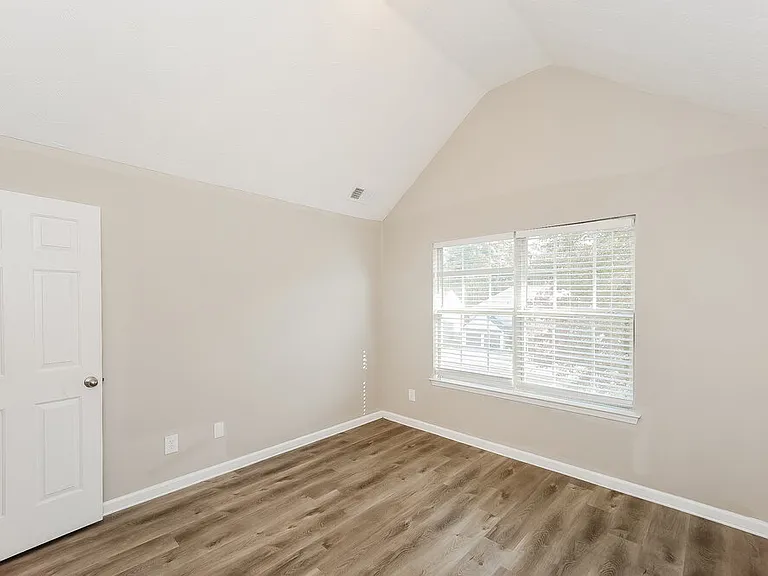 4021 Castle Way — Photo 13