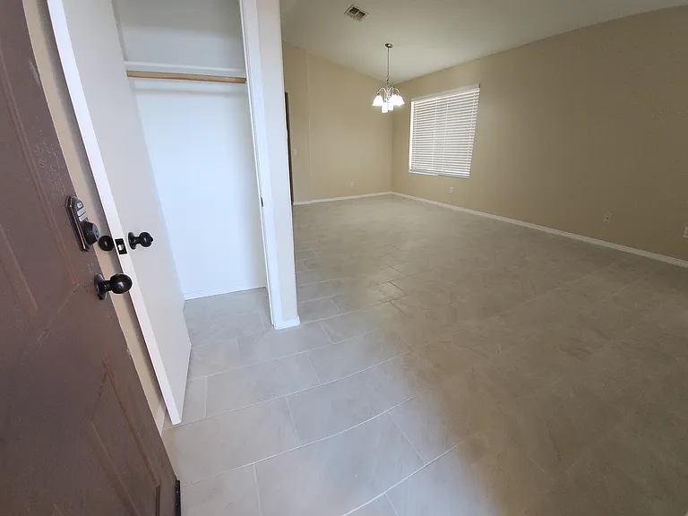 1512 E La Salle St — Photo 5