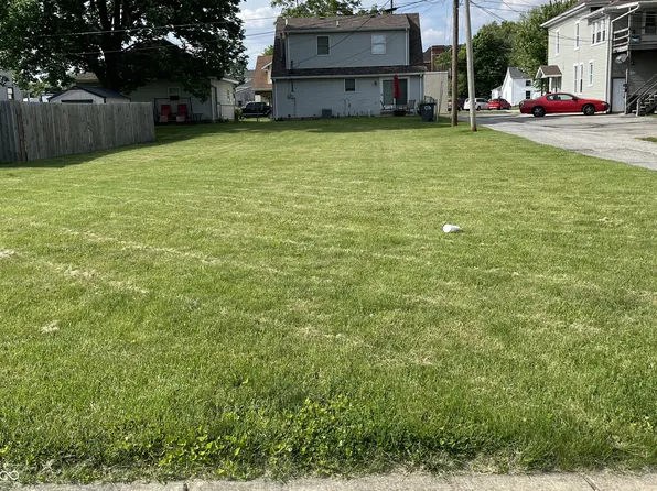 424 W 1st St, Rushville, IN 46173