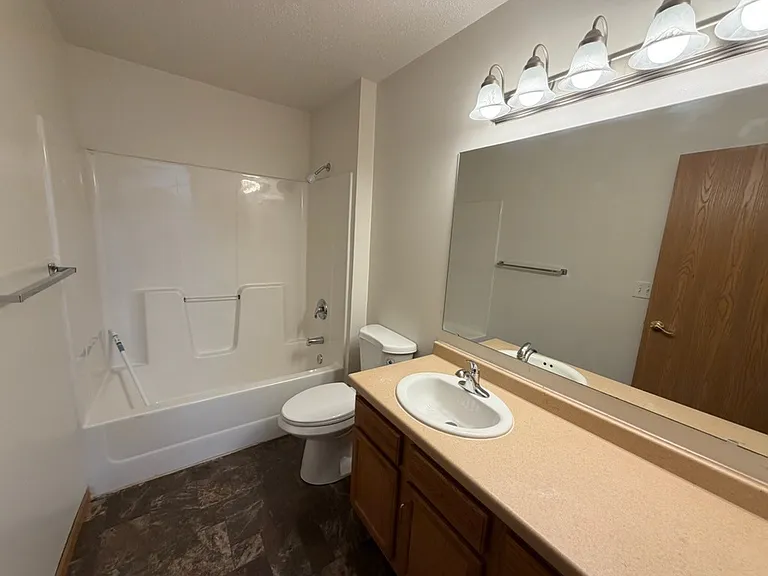 Westlake Townhomes Apartments — Photo 21