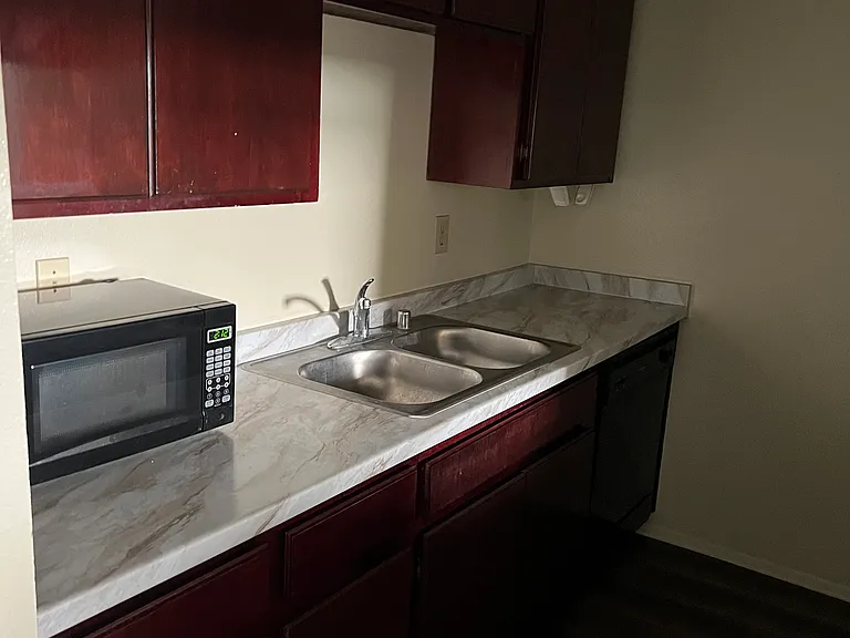 1371 Loma Ave #201 — Photo 4