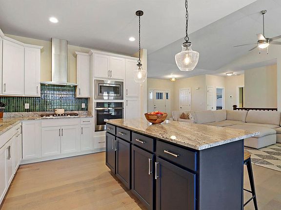 4th image of 520 North Stone Ridge DRIVE