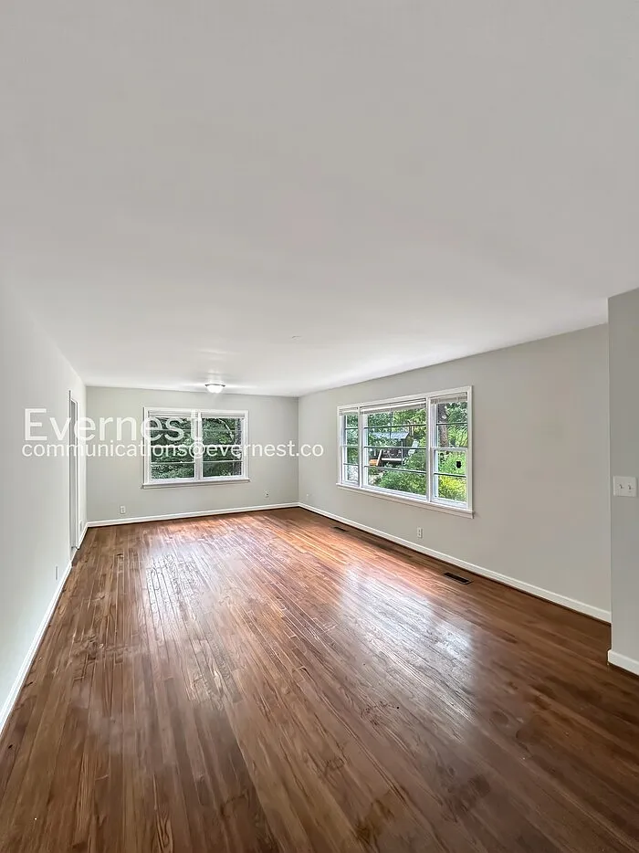 3 bed, 1.0 bath, 1192 sqft, $1,145 — Photo 1