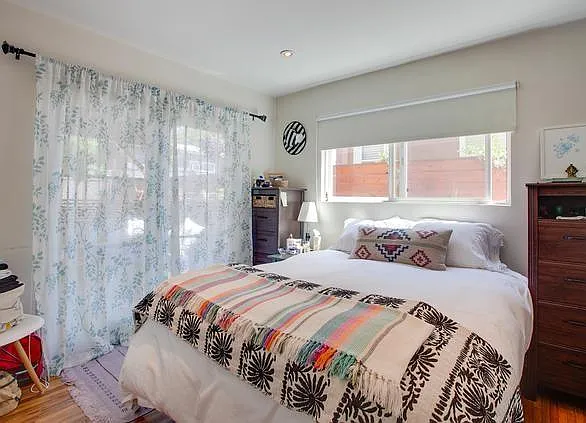 565 Westminster Ave #3 — Photo 6