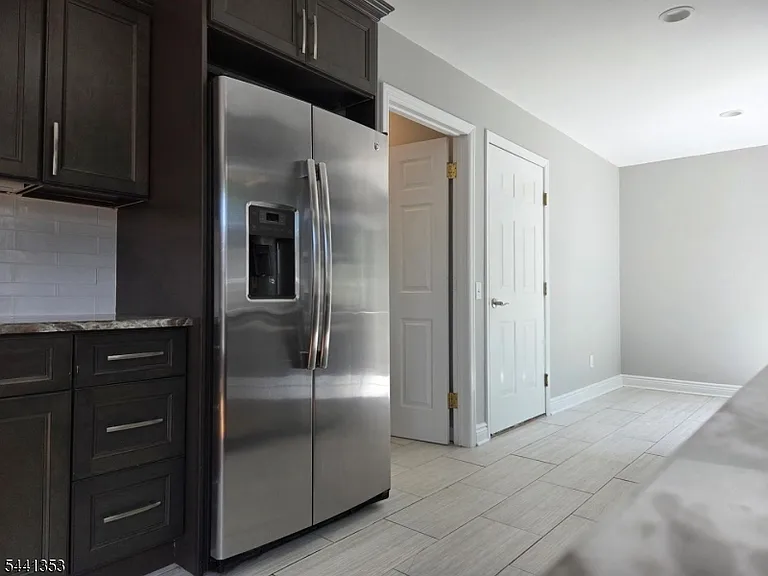 4 Michael Ct — Photo 5