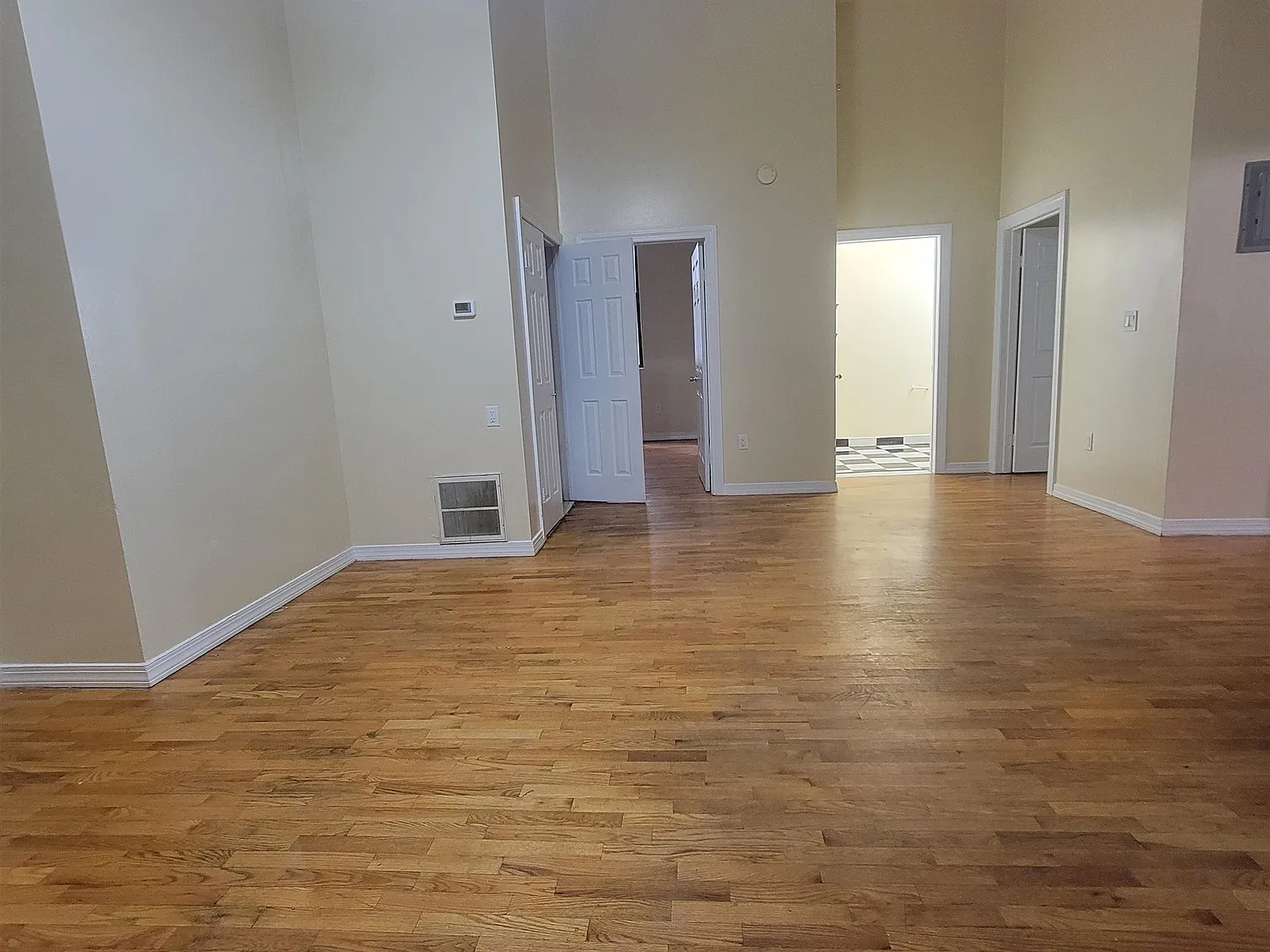 3 bed, 1.0 bath, $3,000 — Photo 3