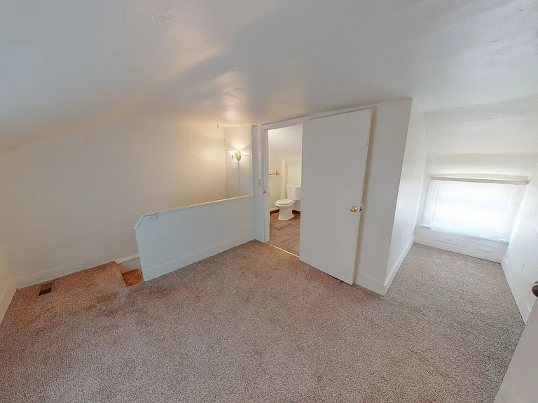 212 E Walnut St — Photo 18