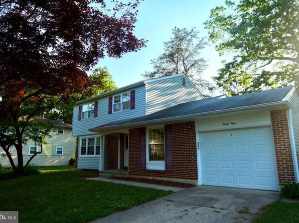34 Hillside Rd, Stratford, NJ 08084