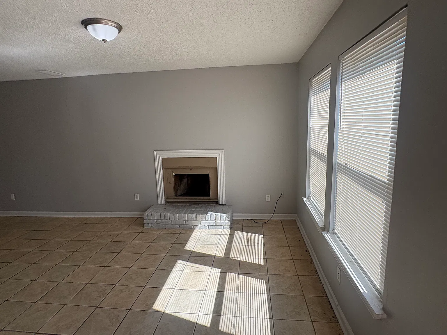 Charming 2-Bedroom, 2-Bathroom Home — Photo 4