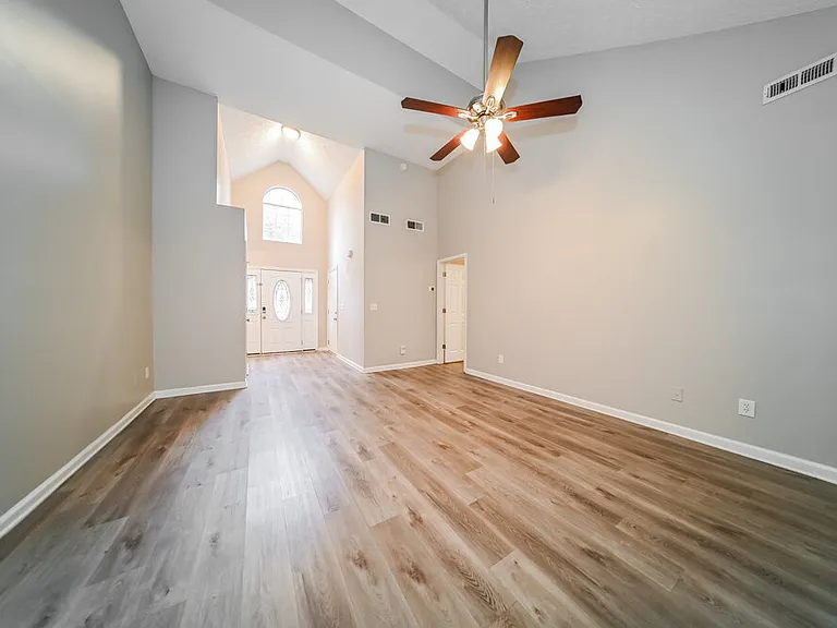 1322 Sweetwater Ct — Photo 3