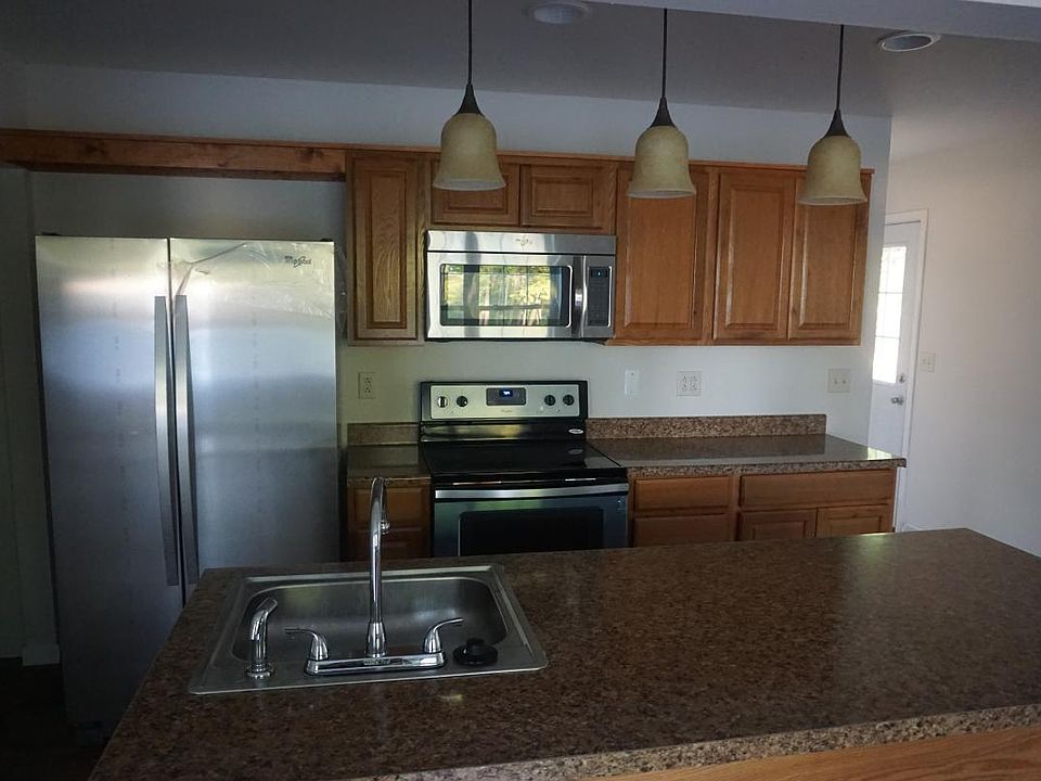 Designer kitchen w/ stainless steel appliances