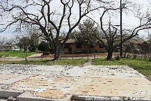 1st image of 1435 Cody St