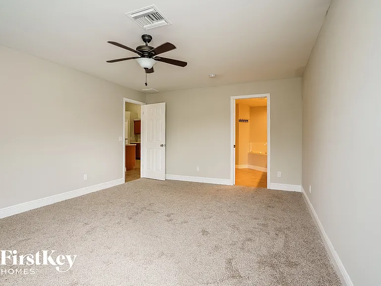 3012 NE 5th Ave — Photo 8