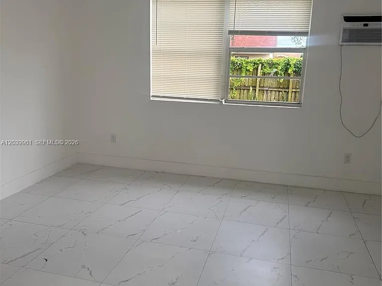 713 NW 4th St — Photo 11