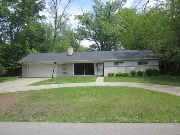 20930 Greenview Rd, Southfield, MI 48075